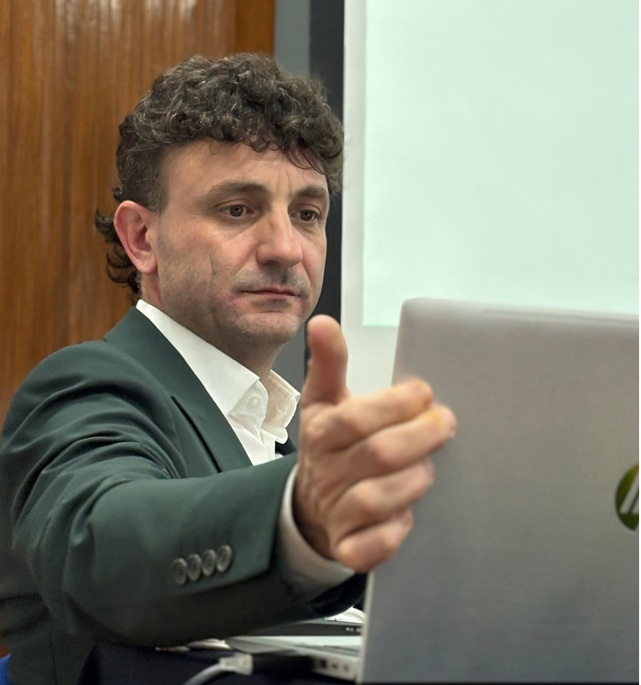 dr david pere martínez oró director of episteme social