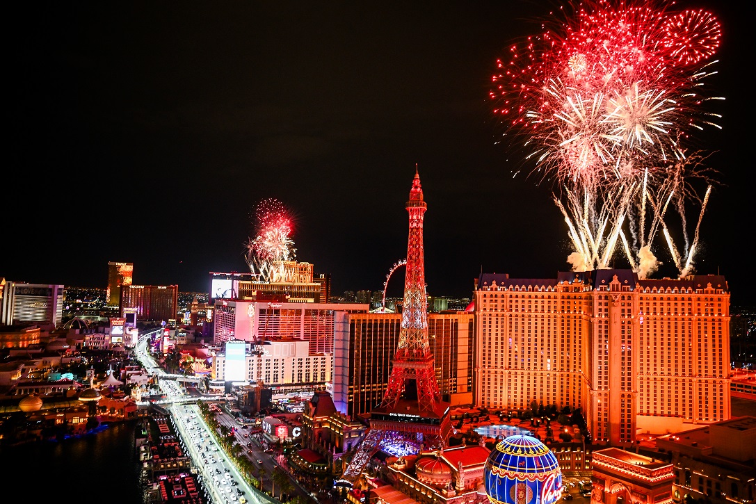 FORMULA 1 HEINEKEN SILVER LAS VEGAS GRAND PRIX PARTNERS WITH PAPI STEAK AT FONTAINEBLEAU LAS VEGAS FOR LUXURIOUS TRACKSIDE F1® GARAGE